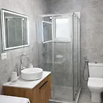 Modern 2br In Heart Of Appartement