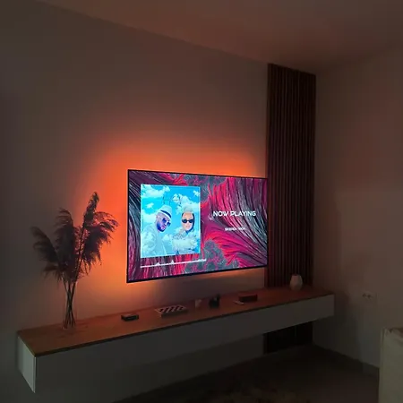 Modern Air Conditioned 2br In Heart Of Apartament