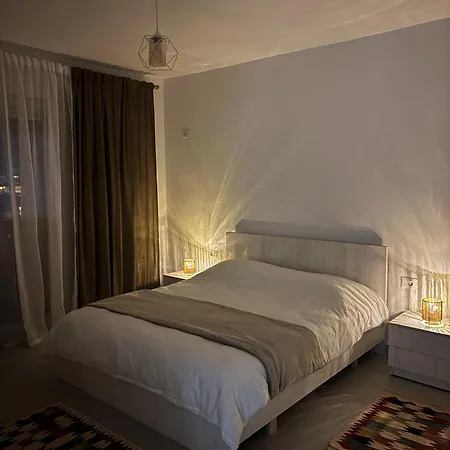 Modern Air Conditioned 2br In Heart Of
