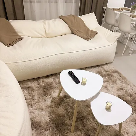 Modern Air Conditioned 2br In Heart Of *