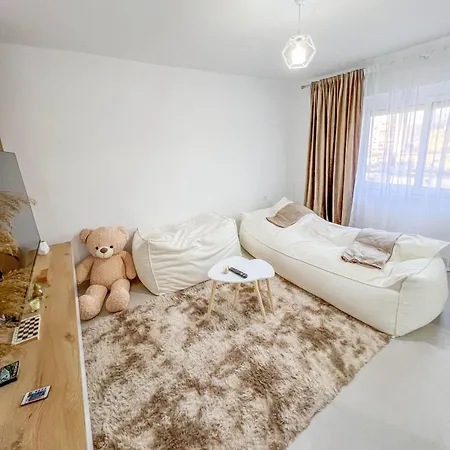 Modern Air Conditioned 2br In Heart Of Apartament