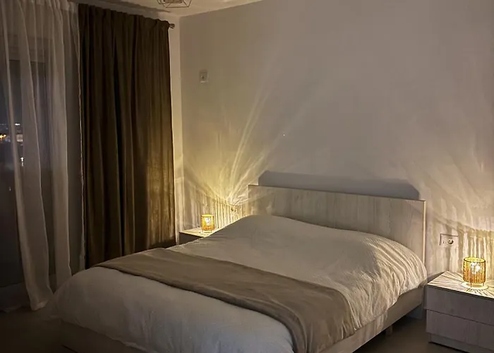 Modern 2br In Heart Of