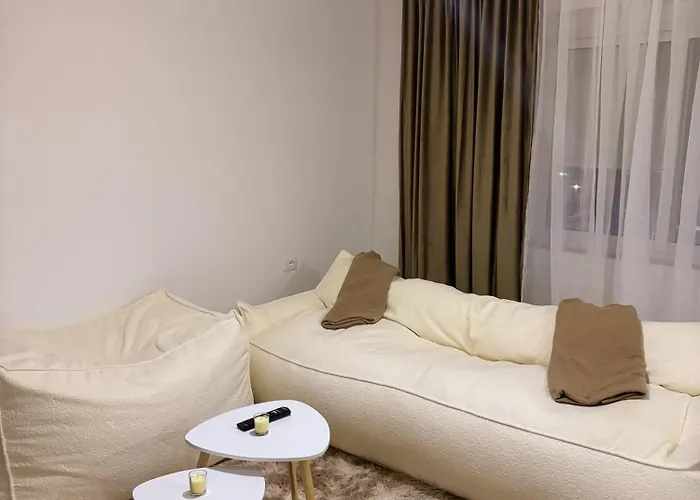 Modern 2br In Heart Of